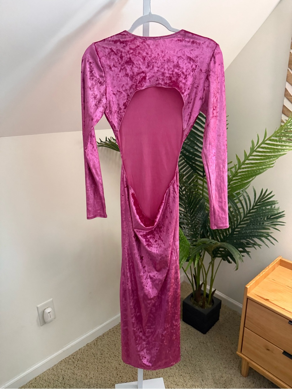 Delfi Crushed Velvet Open-Back Maxi‎ Dress in Fuchsia small
